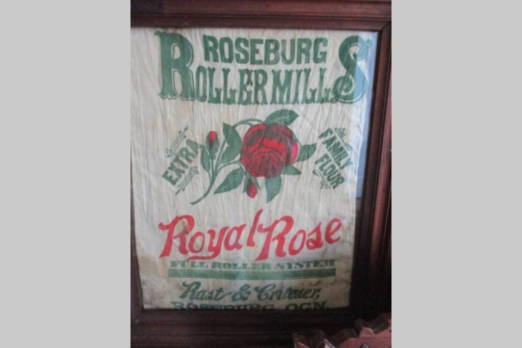 Historical John Rast House Circa 1875 Hotel Roseburg Buitenkant foto